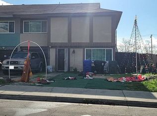 6890 John Dr, Riverside, CA 92509