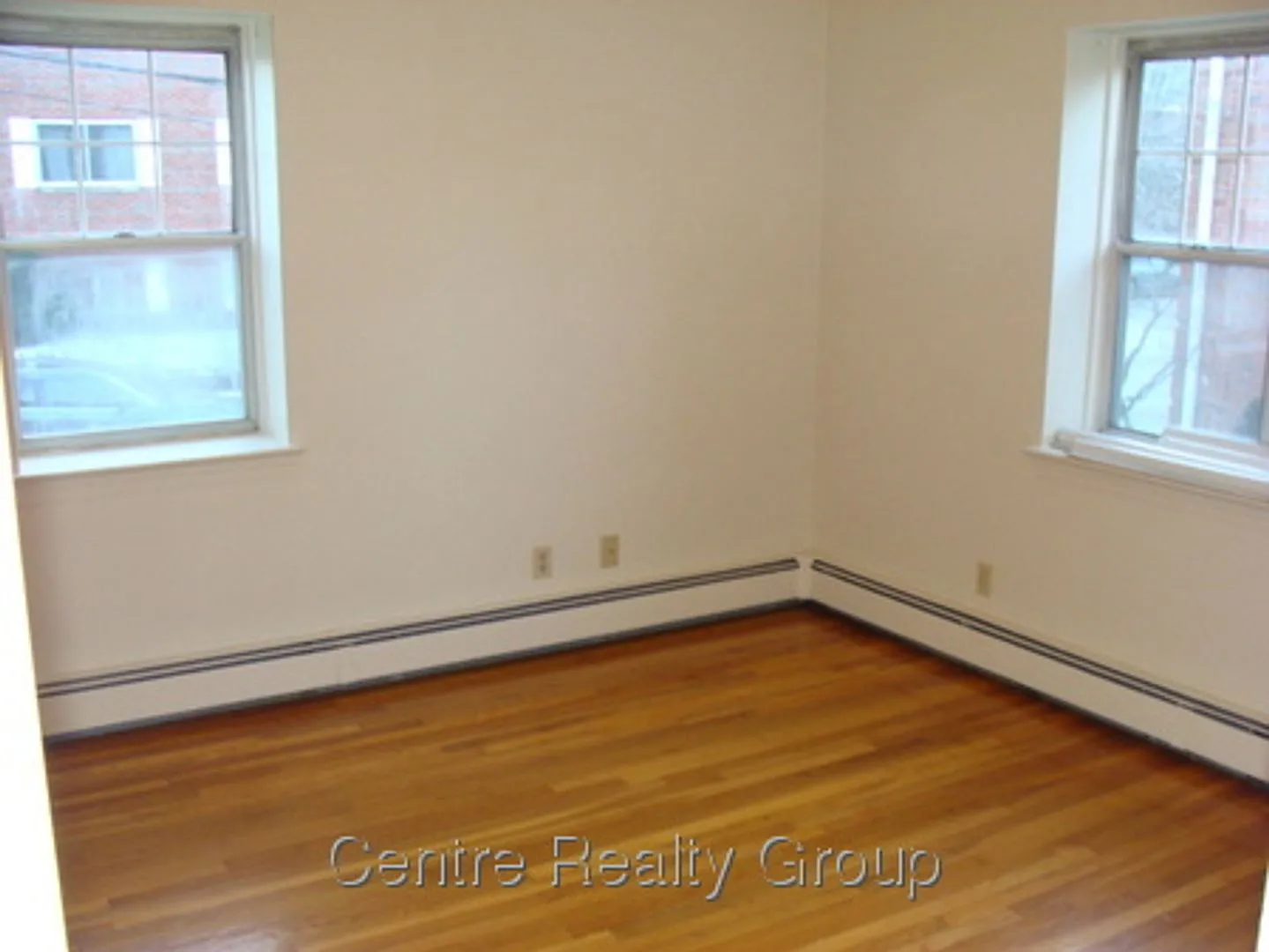 Perfect Commuter Location Newton Corner — Photo 4