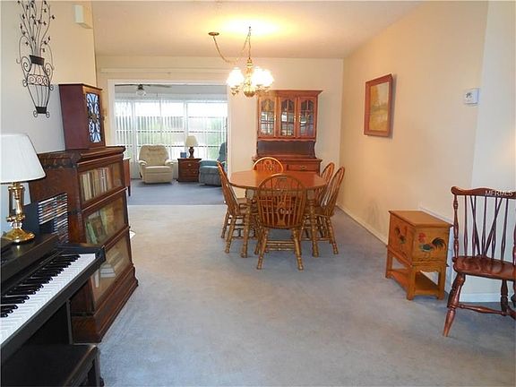 4th image of 300 Douglas Dr