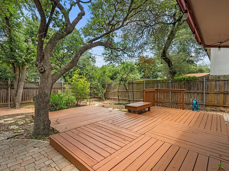 1901 Lobelia Dr — Photo 34