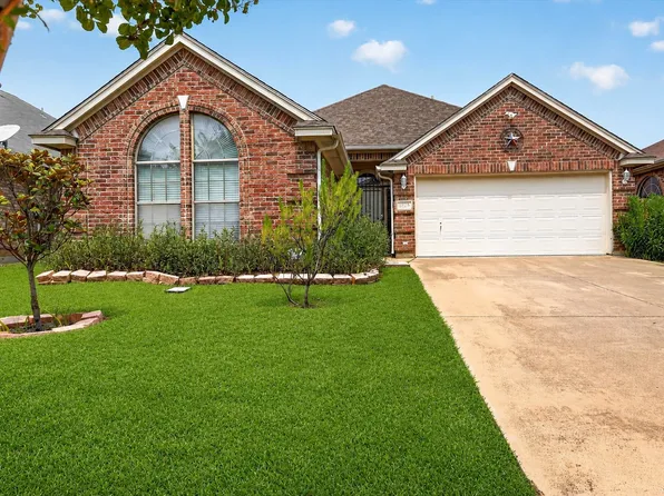 8955 Riverfalls Dr, Fort Worth, TX 76118