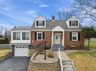 702 Hemlock Dr, Aliquippa, PA 15001