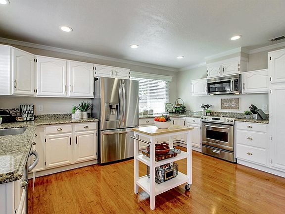 2nd image of 810 Coffey Ct