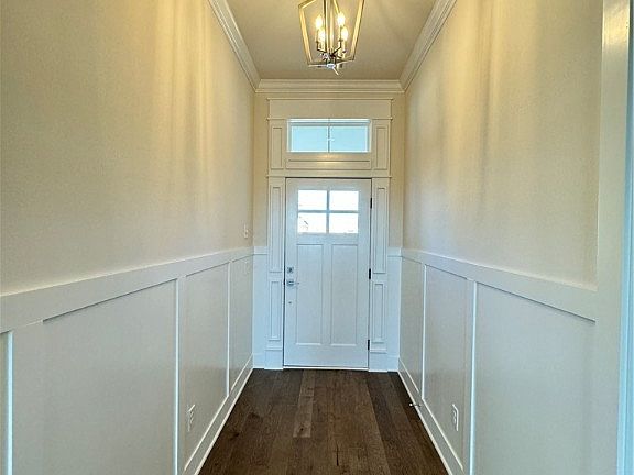 3rd image of 2715 Nova Ave