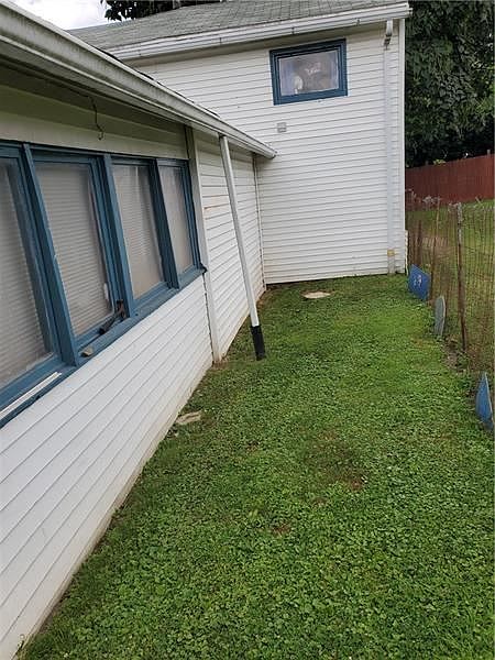 1137 W Gibson Ave, Connellsville, PA 15425 | Zillow