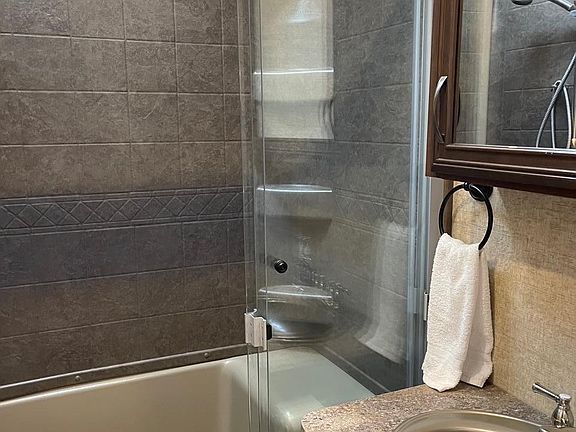 4th image of 4229 E Pkwy #203