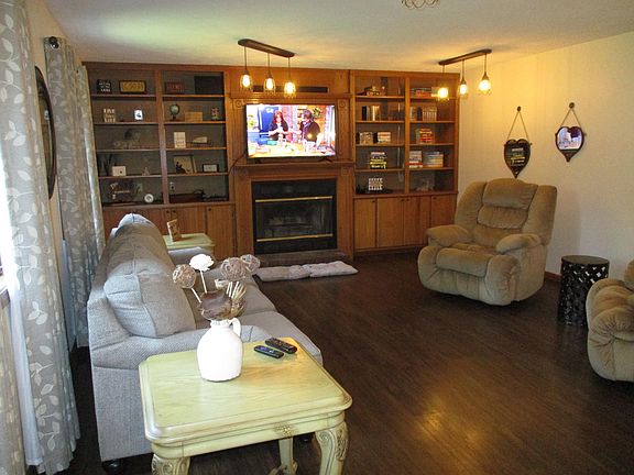 3rd image of 1105 Shoreland Dr