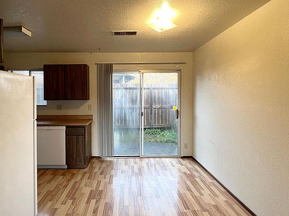 5th image of 2366 Blue Jay Ct