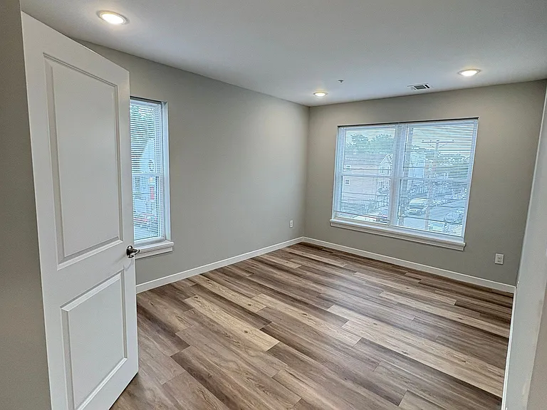 100 Carroll St #306 — Photo 4