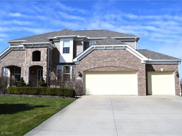 2027 Meadowood Blvd, Twinsburg, OH 44087