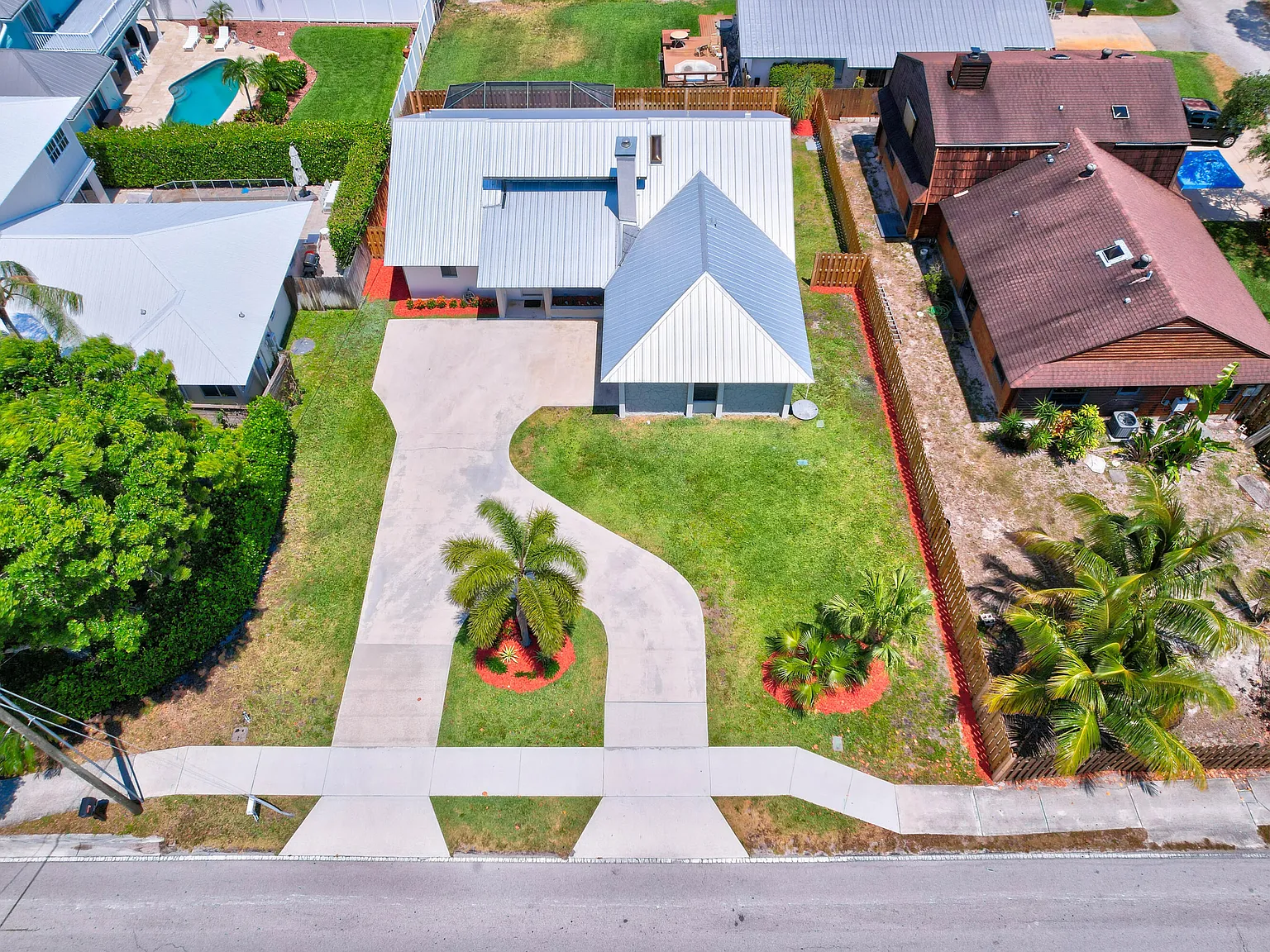 3 bed, 2.0 bath, 1673 sqft, $4,800 — Photo 4