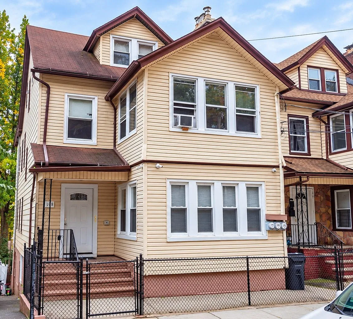 3 bed, $2,400 — Photo 1