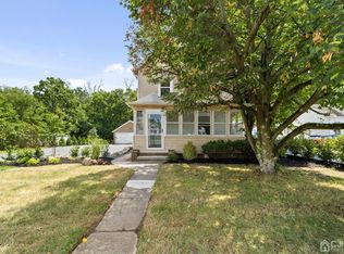 82 Main St, Helmetta, NJ 08828