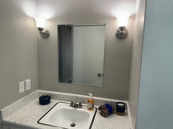 2nd image of 880 N Lake St Space 86