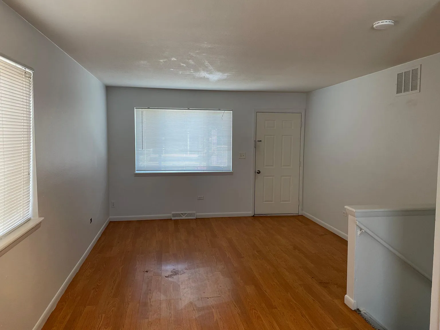 2 bed, 800 sqft, $1,600 — Photo 2
