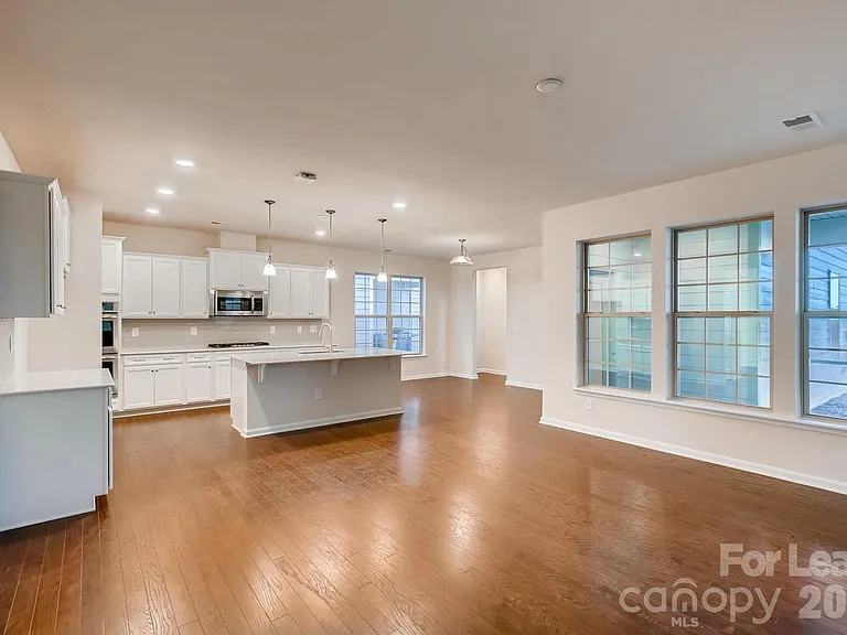 6418 Raffia Rd — Photo 6