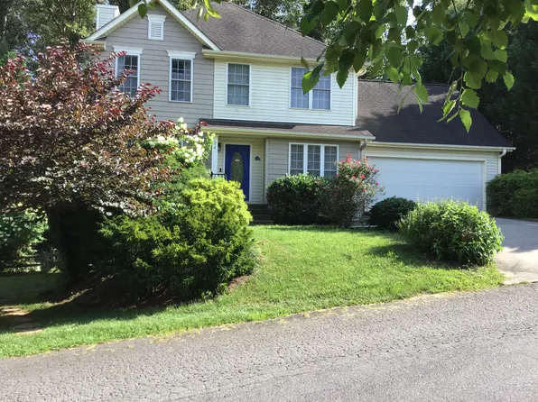 24 Village East Ct, Asheville, NC 28805