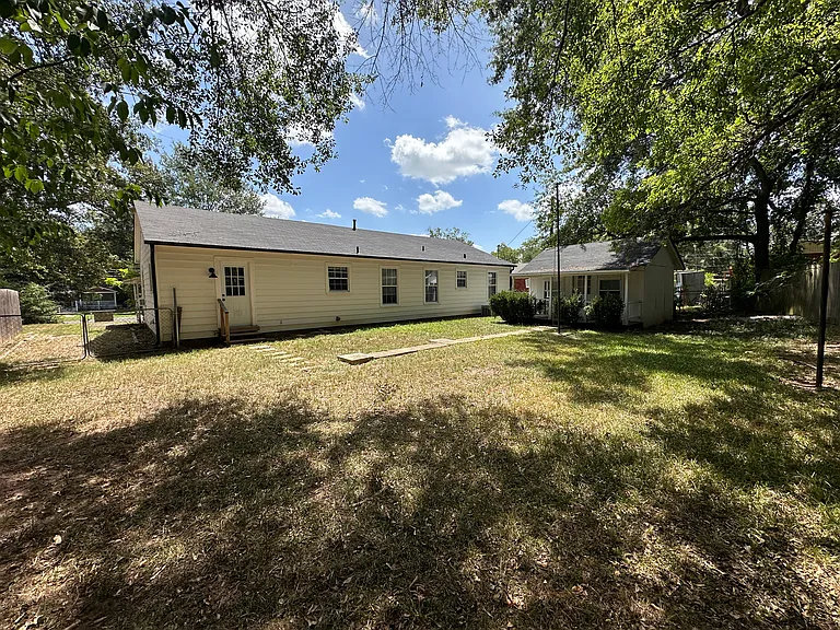 2809 Broadway Blvd — Photo 3