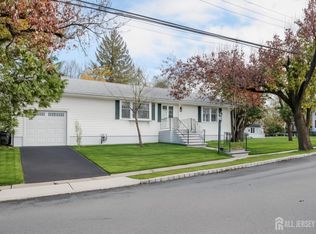 2 Duchamp Pl, Chatham, NJ 07928