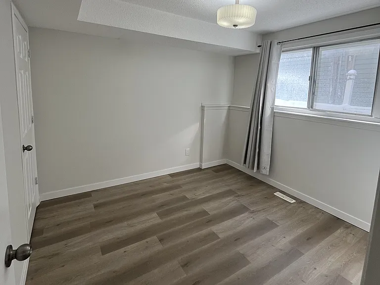 6119 Bowness Rd NW — Photo 9
