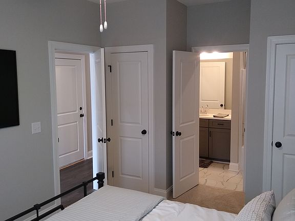 5th image of 626 Thornberry Dr
