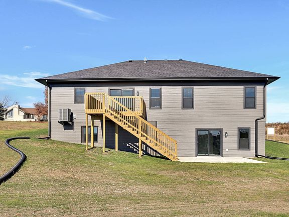 5th image of 216 Prospect St