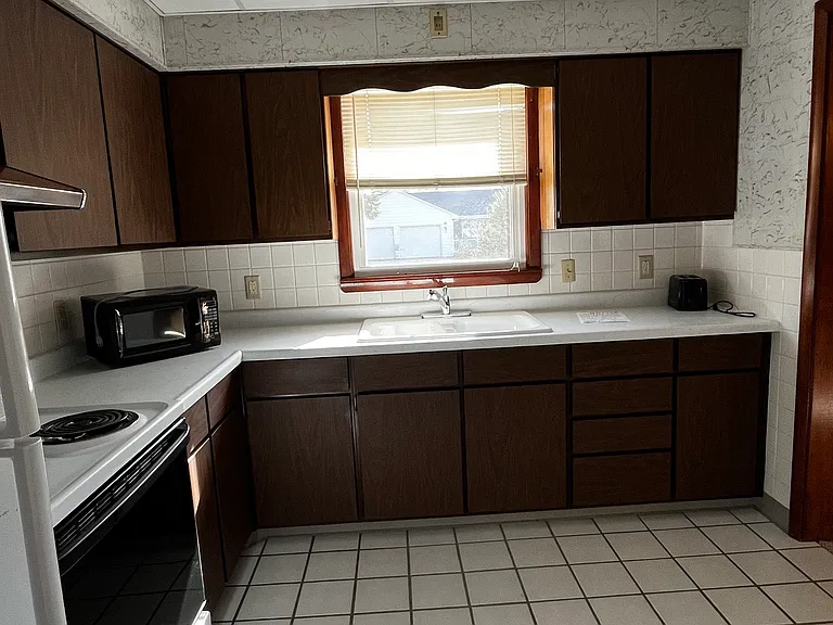 224 Ladd Rd #B — Photo 5