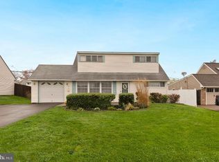 53 Vividleaf Ln, Levittown, PA 19054