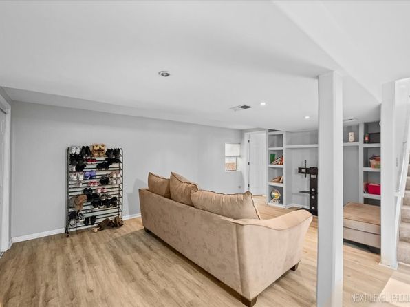 aurora-illinois-67097210 picture