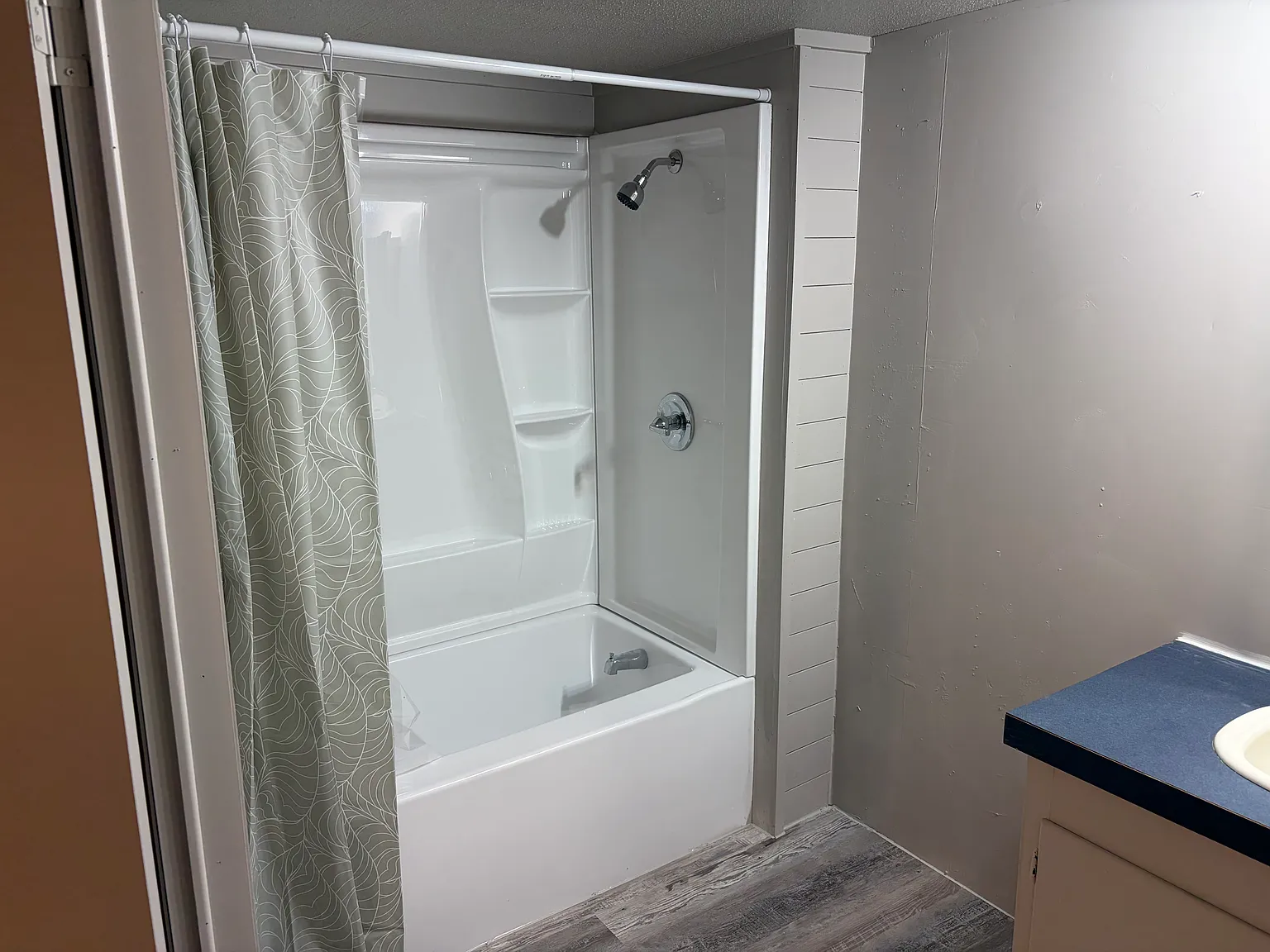 3 bed, 1250 sqft, $1,800 — Photo 2