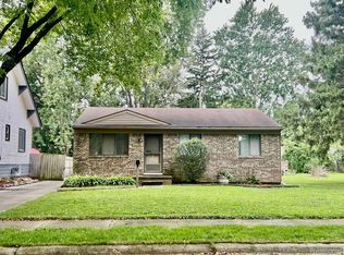 26071 Hollywood St, Roseville, MI 48066