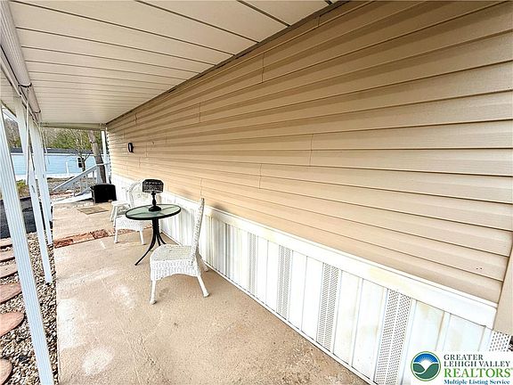 5th image of 203 Faith Dr