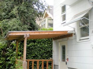 2170 NE Halsey St APT 5, Portland, OR 97232