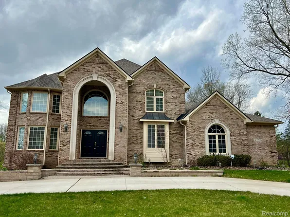 30795 Bruce Ln, Franklin, MI 48025