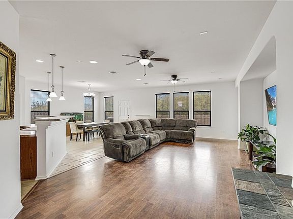 2nd image of 501 Willow Walk Dr