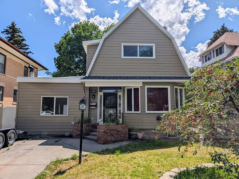212 3rd Ave N