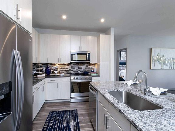 4th image of 1330 Fox St #401