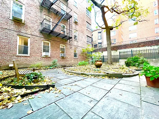 Rented by R New York | media 16