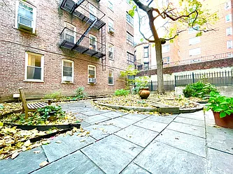 Rented by R New York