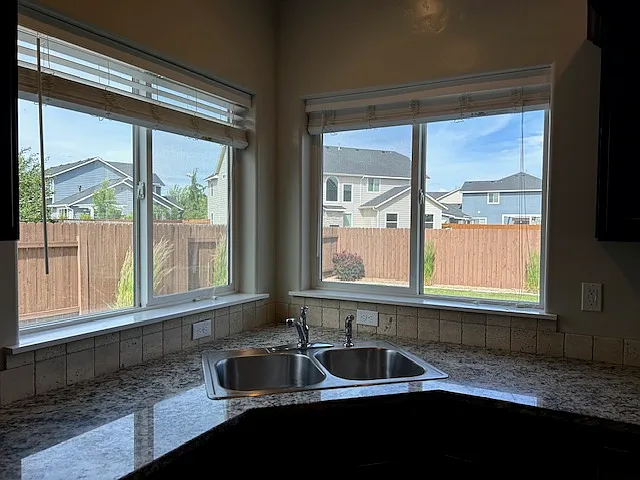 Kitchen sink - 5188 N Beaham Ave