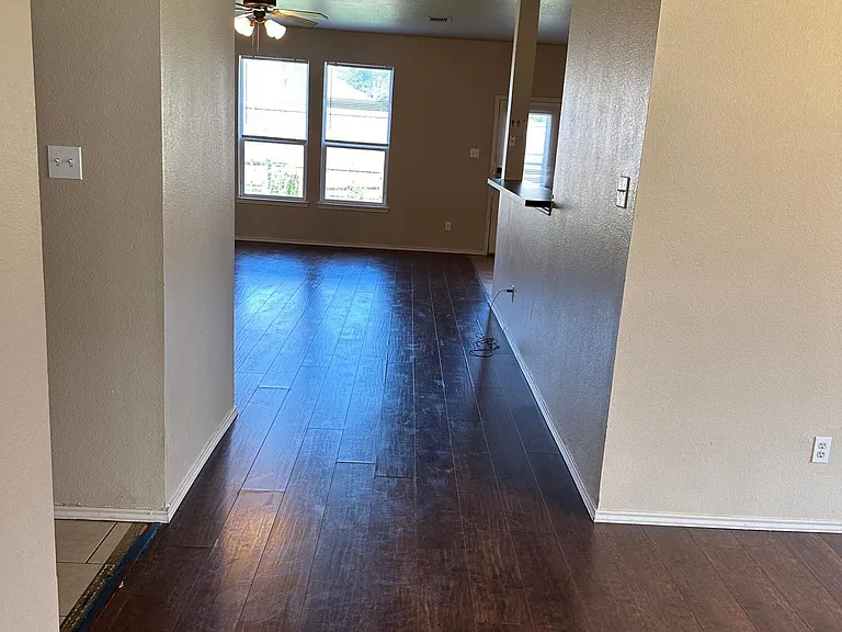 1411 Bankston Dr — Photo 2