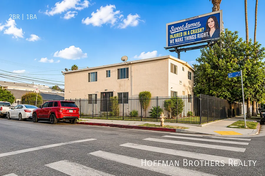 8104 S Main St Los Angeles, CA 90003 — Photo 3
