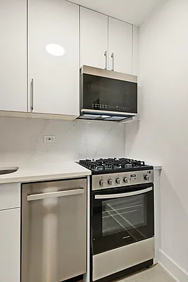 Rented by Bond New York | media 77