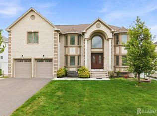 14 Hillsdale Rd, Edison, NJ 08820