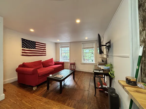 28 Broadway #A, Newport, RI 02840