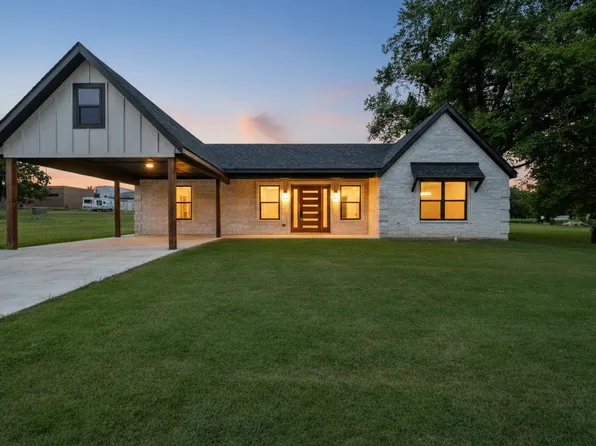 306 Sunset St, Roxton, TX 75477