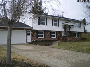 1704 Flint Ln, Coshocton, OH 43812