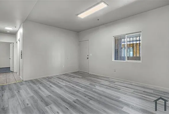 5869 S Figueroa St — Photo 3
