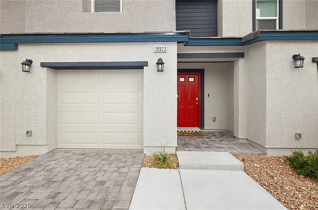 3 bed, 2.5 bath, 1321 sqft, $2,000 — Photo 4