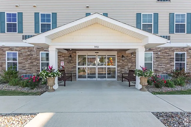 Lorain Pointe Senior Apartments — Photo 17